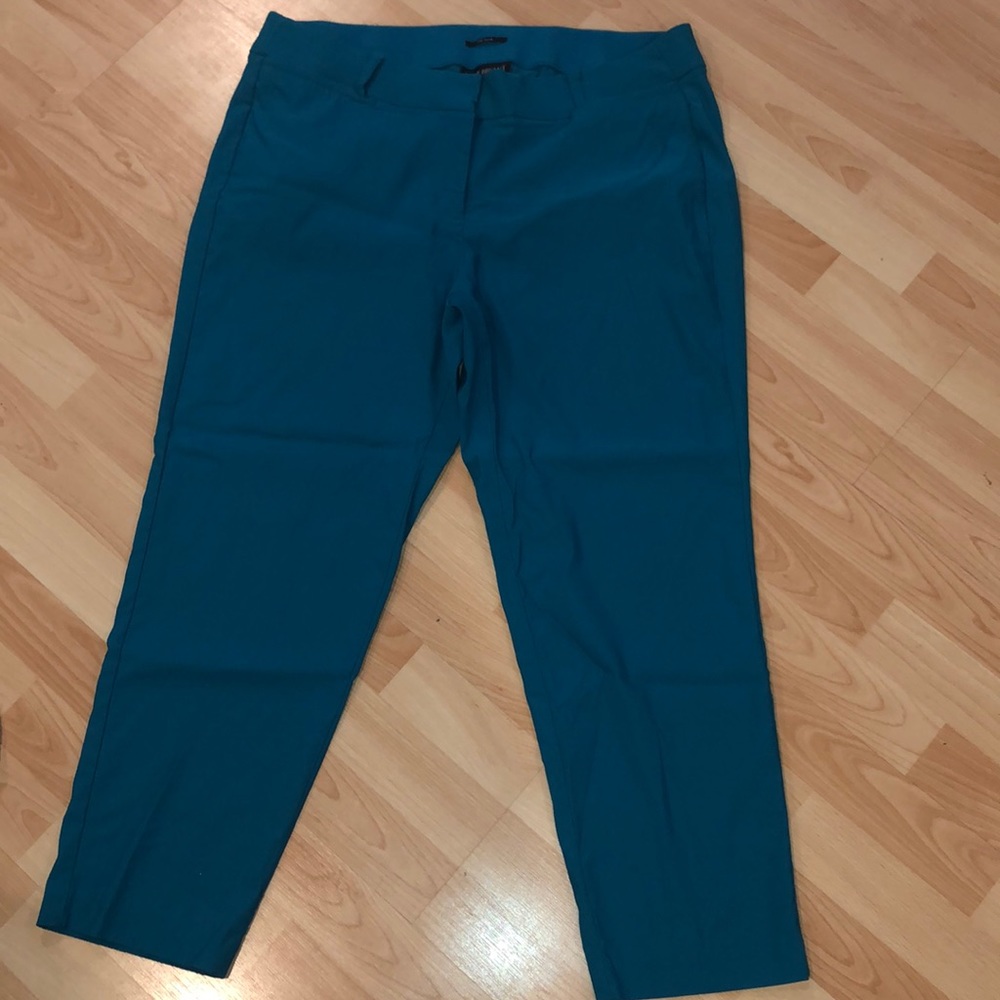 Ankle trousers.
